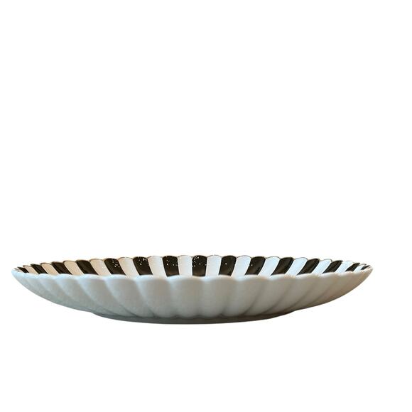 Monterey Bay Porcelain Serving Platter 12.5in Round Black White Striped NEW - Picture 7 of 14